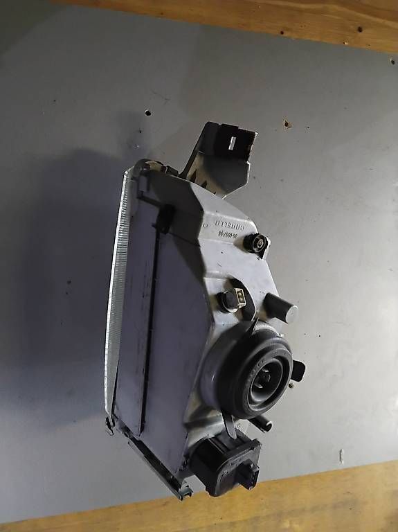 Tutti pezzi di ricambio auto: Punto 97-2000 Scheinwerfer H4 rechts – Usato da Niederwil SG venduto da punto56 1