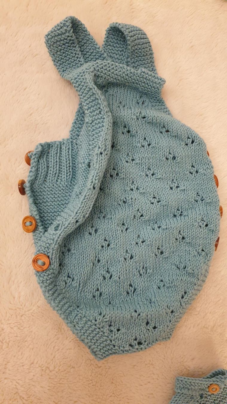 Kleiderpakete & -sets: STRAMPELANZUG  + MÜTZE + MINI/ BABYSCHÜHCHEN AUS STRICK – Neu und originalverpackt aus Würenlos von Abracadabra26 2