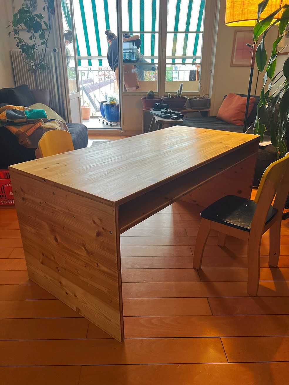 Scrivanie: Kinder-Atelier Tisch, Beidseitig benutzbar – Usato da Basel venduto da mangoldsteve 2