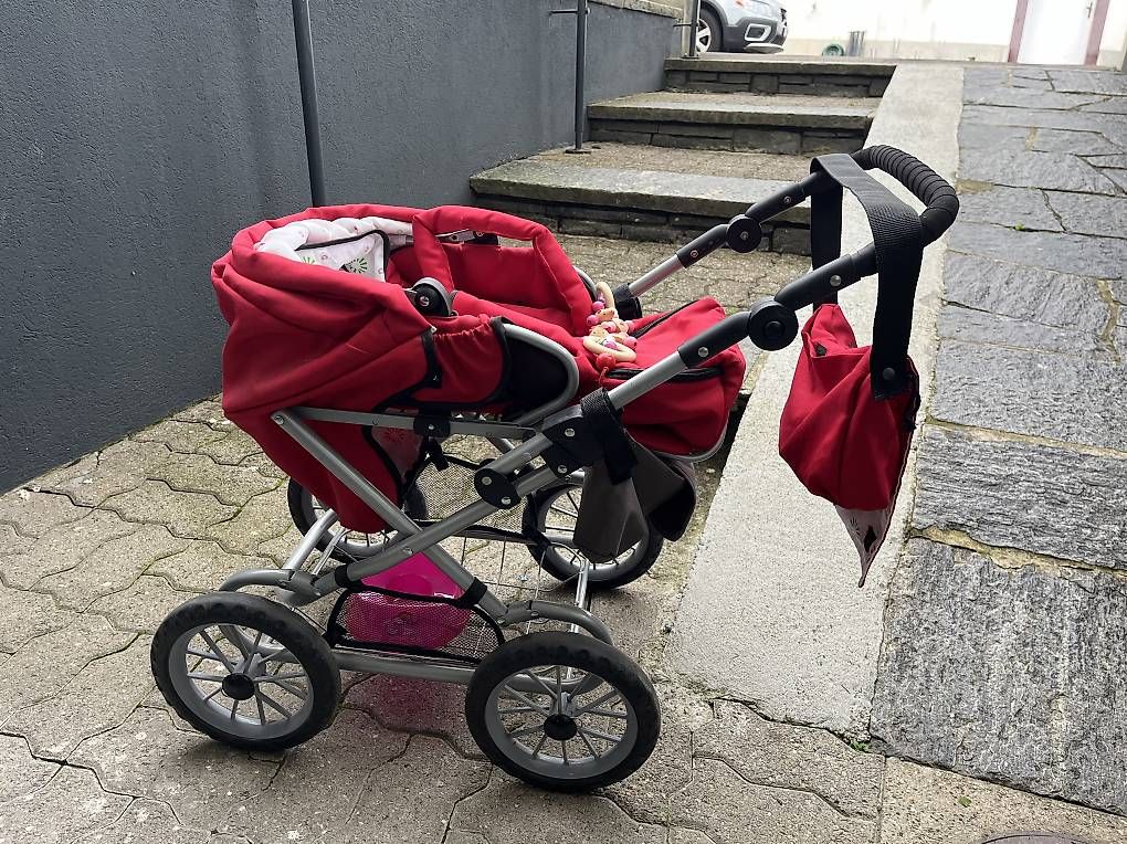 Voitures de poupées: Kinder Spiel-Kinderwagen – D'occasion à Binningen par Lumbatius