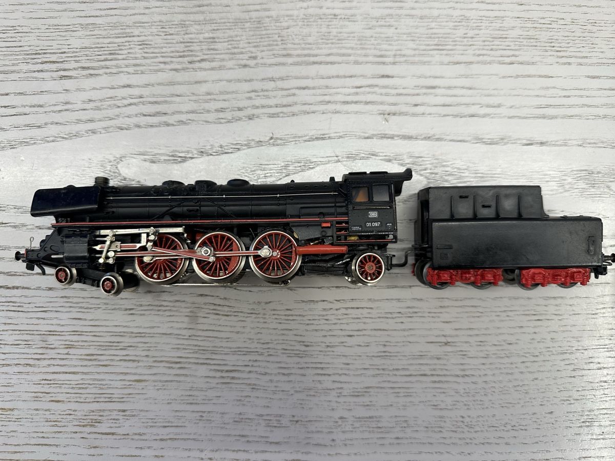 Märklin Modellini di ferrovie: Märklin 3048 DB BR 01 – Usato da Lupsingen venduto da New-Haven 1