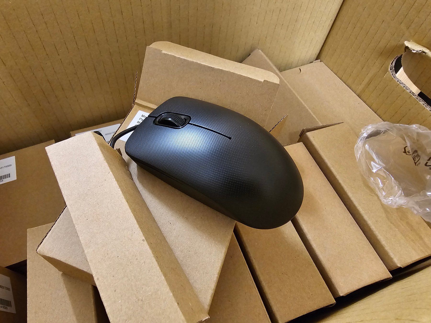 Medion Mouse: 70+ Stück Computermäuse, neu ungeöffnet, Originalverpack – Nuovo e nell'imballaggio originale da Weiach venduto da xx-xx