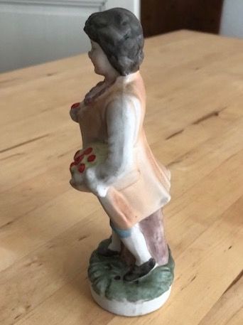 Figuren: Porzellan-Figur junger Mann mit Rosen – Gebraucht aus Basel von romaz61 2