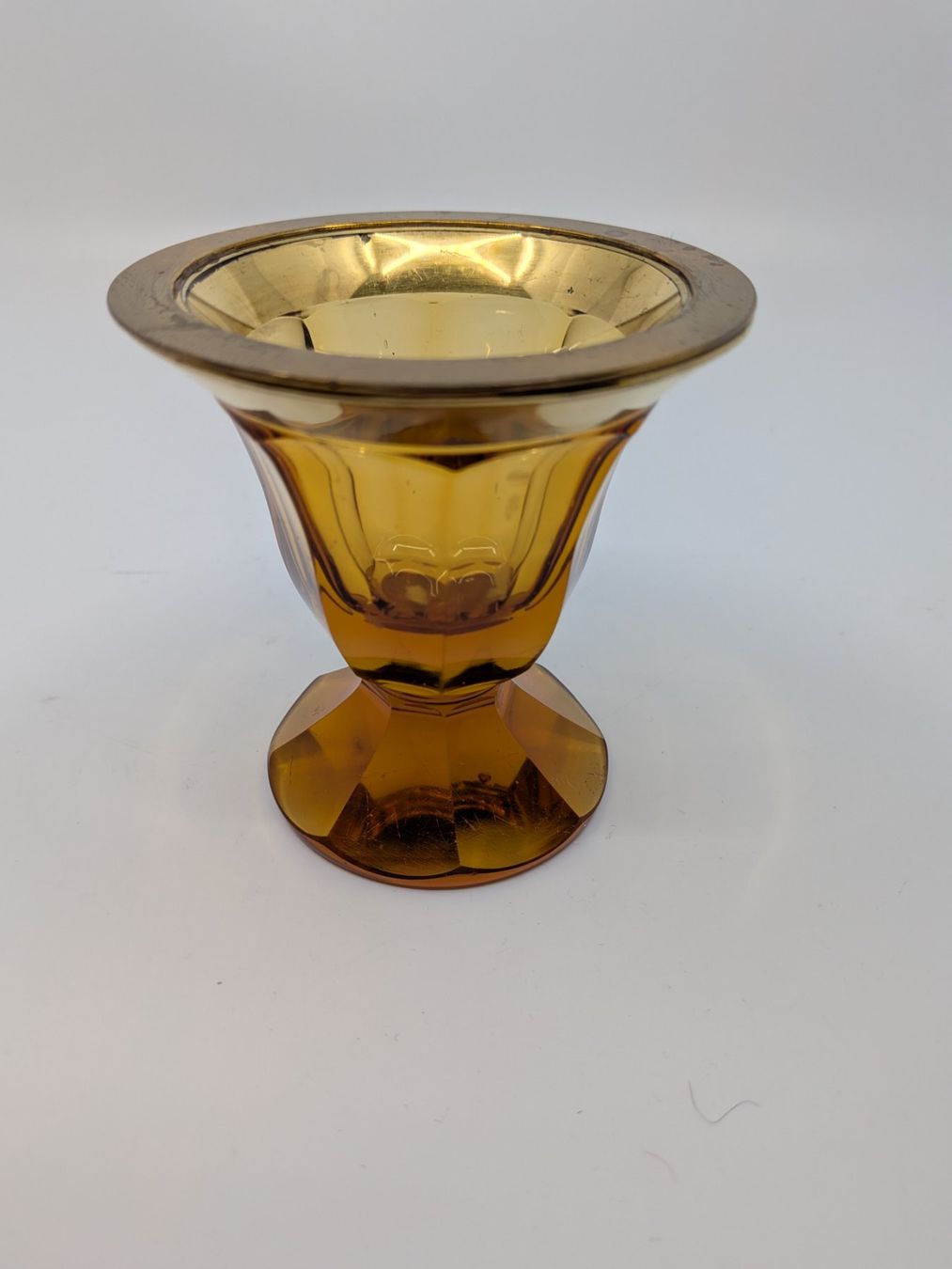 Bicchieri: Antikes Glas mit Messingrand – Usato da Emmen venduto da magelan