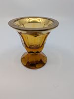 Antikes Glas mit Messingrand