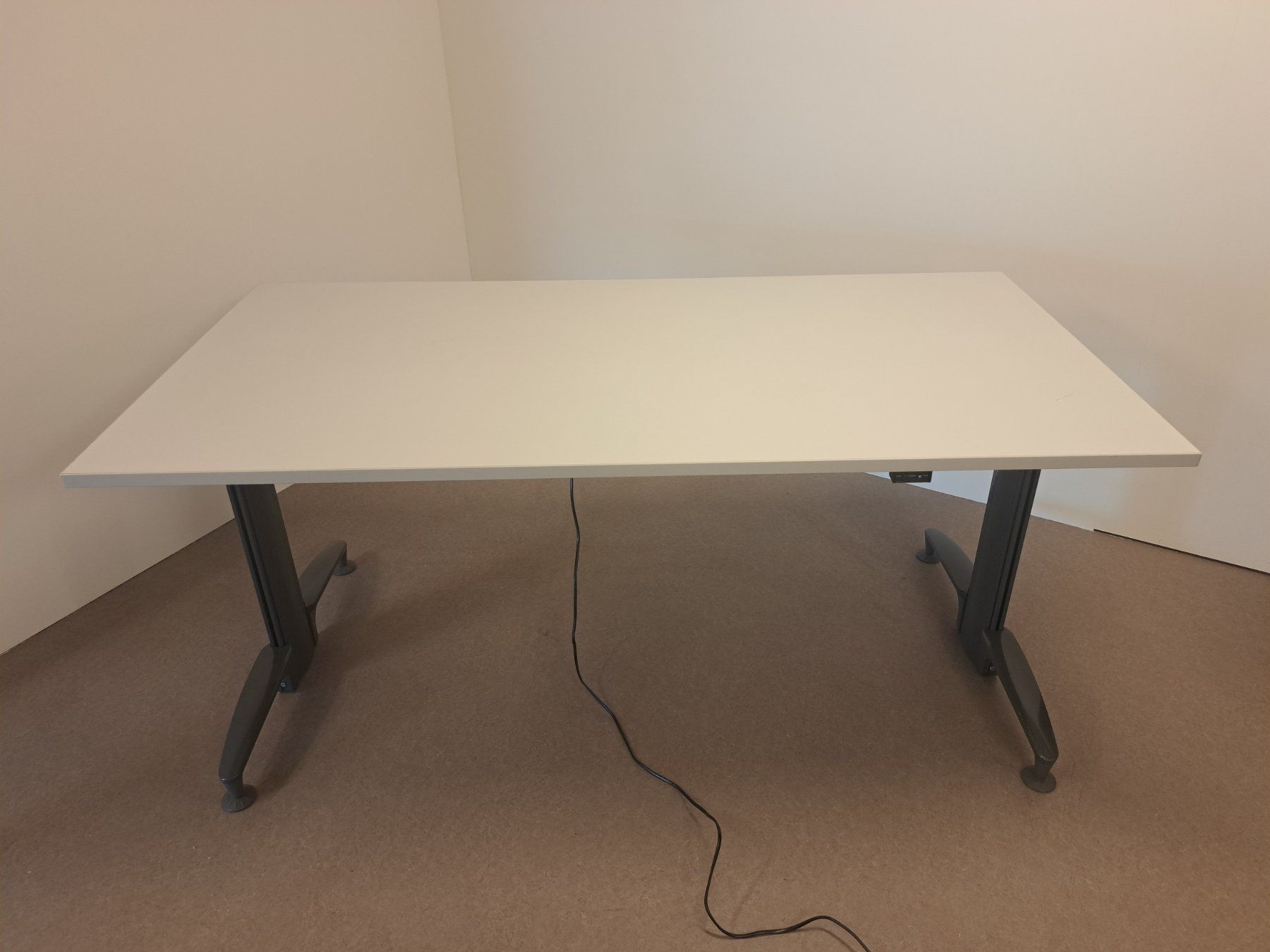 Scrivanie: SITAG Stehtisch Elektrotisch/ Bürotisch – Usato da Belp venduto da deal-now
