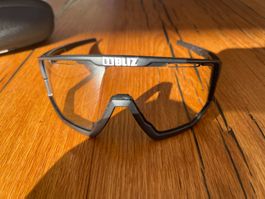 Bliz Sonnenbrillen mit 2 Gläsern: weiss und blau verspiegelt