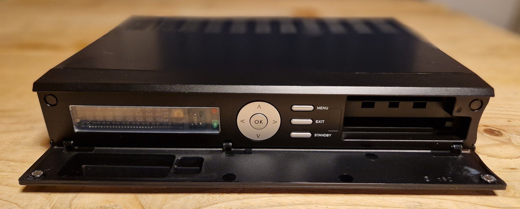 Ricevitori: Golden Media Wizard HD vote SAT Receiver – Usato da Bennau venduto da Sven-369