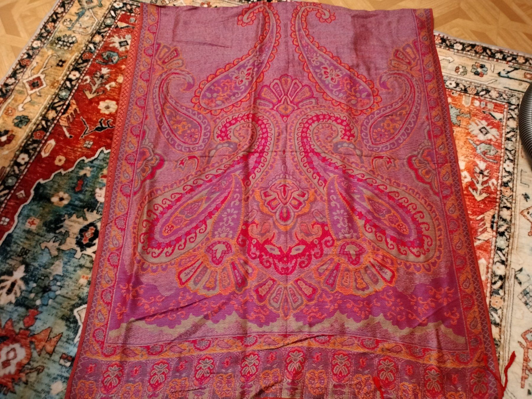 Foulard & Sciarpe: Wunderschöner Schal - hält warm im Winter! – Usato da Dulliken venduto da Wildolivetree