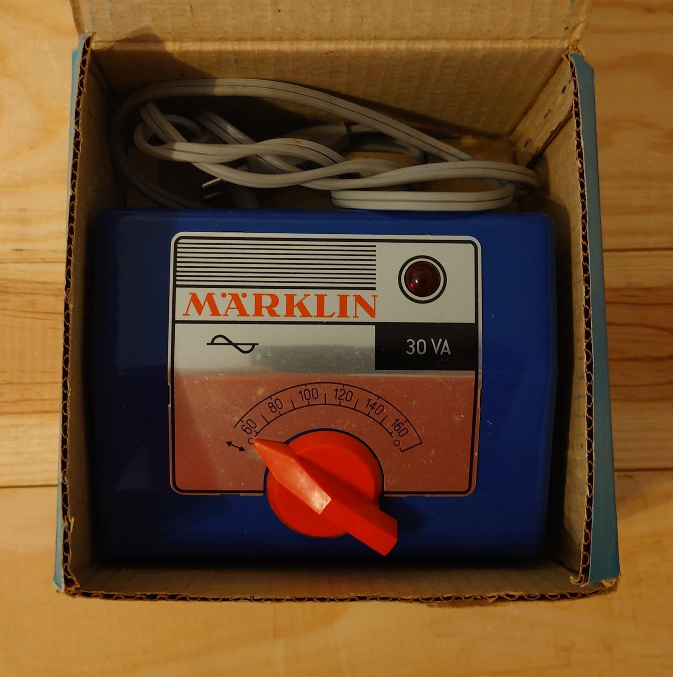 Märklin Modellini di ferrovie: Alter Märklin Wechselstrom Transformer originalverpackt – Usato da Allschwil venduto da Swisstoybox 1