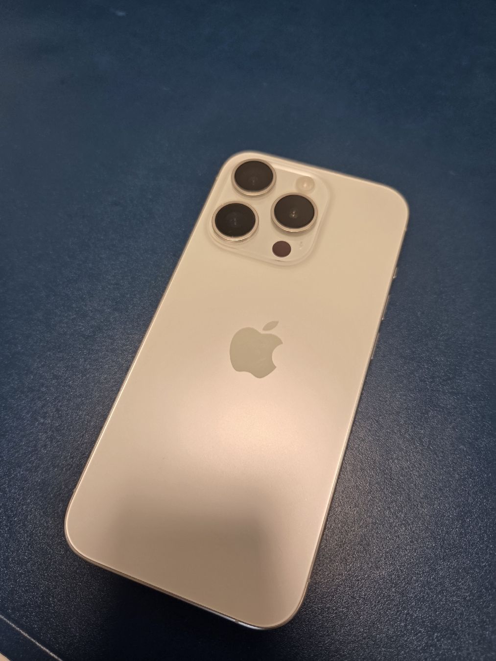 Apple Portables: Iphone 15pro – D'occasion à Altdorf UR par lau_zdq5