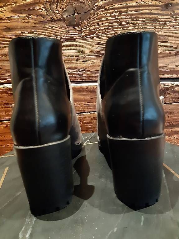 Scarpe da donna: schwarz-graue Ankleboots, Stiefelette mit Absatz, Gr. 41 – Usato da Sommeri venduto da 5eller 2