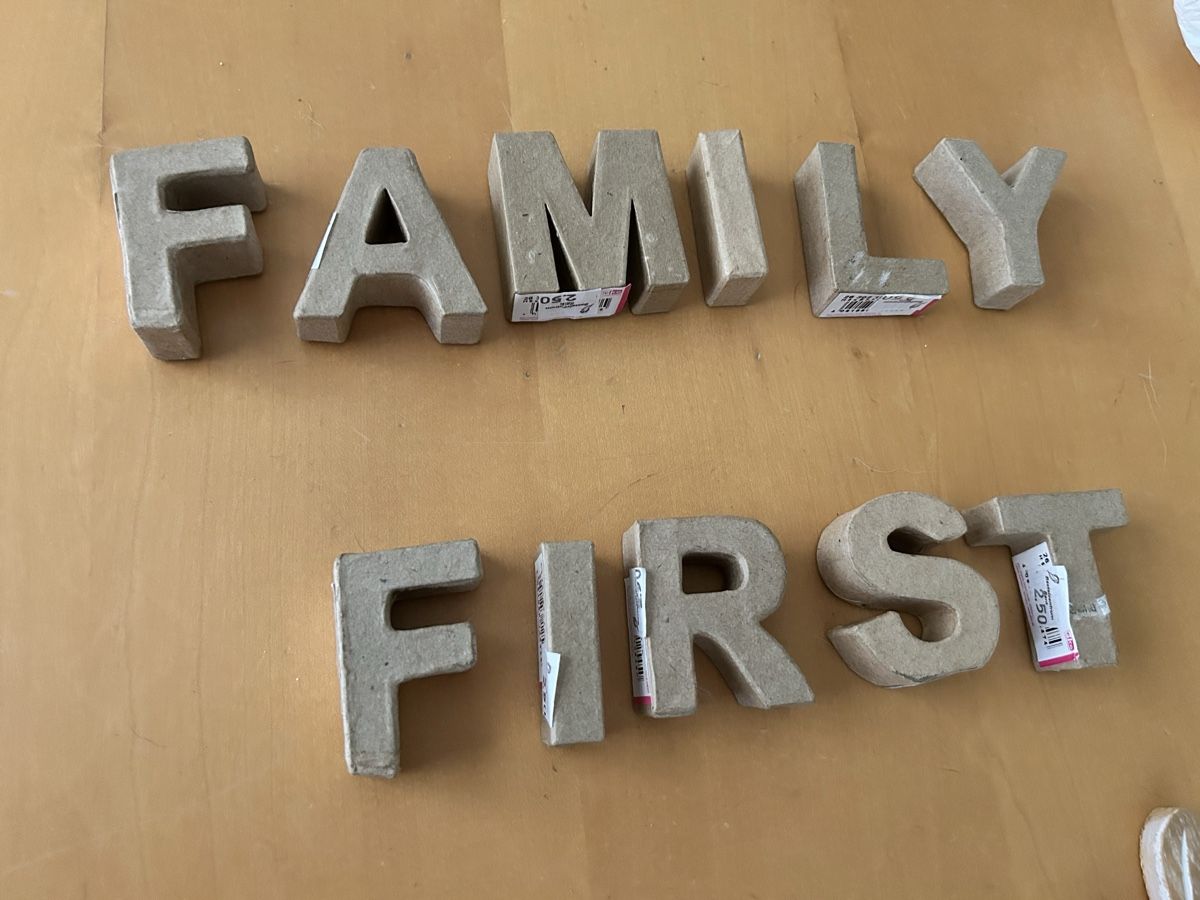 Bastelsets: Dekobuchstaben FAMILY FIRST Pappe Bastelmaterial – Neu (gemäss Beschreibung) aus Safenwil von 551renate