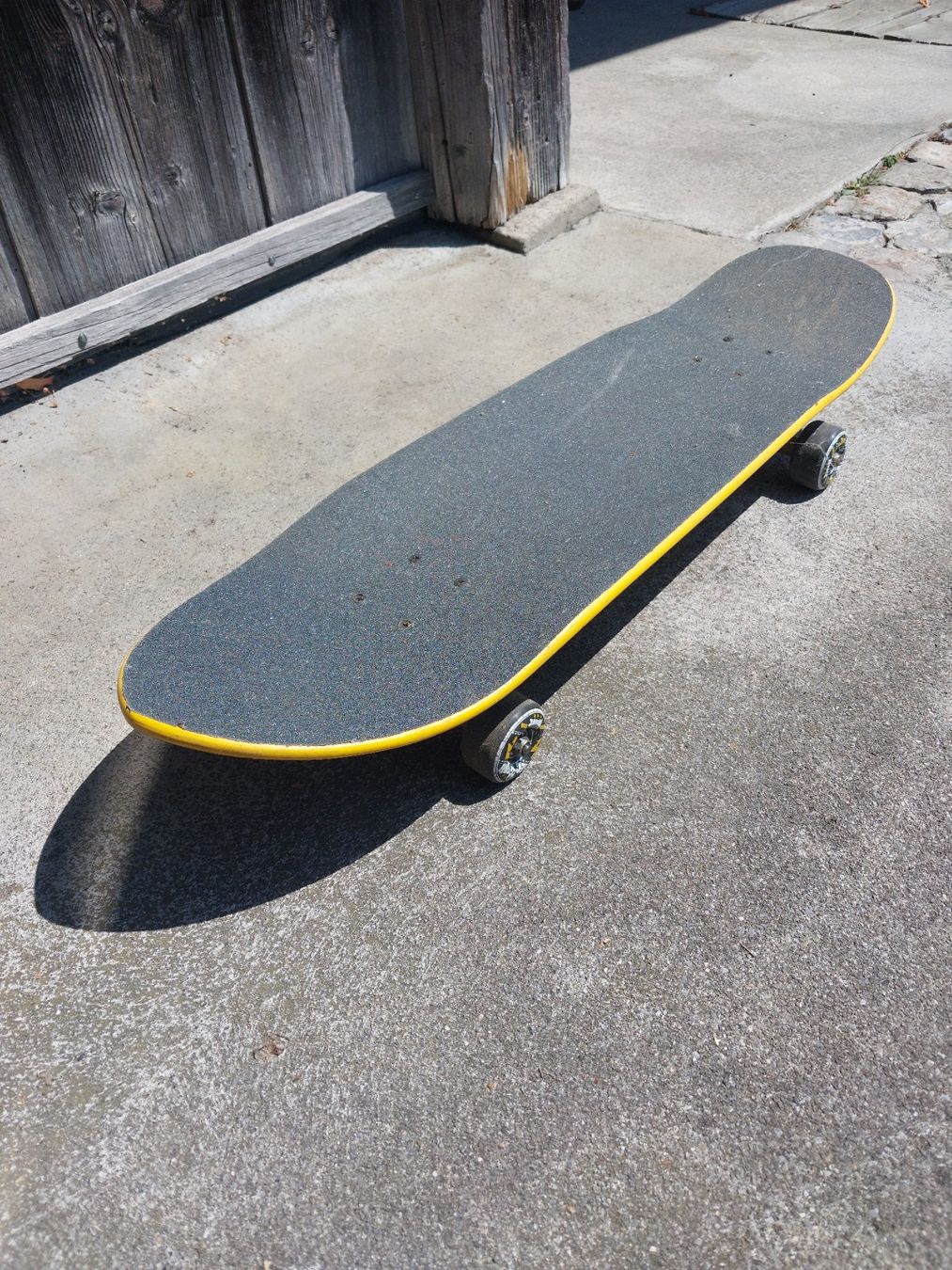 Skateboards: Skateboard – Gebraucht aus Thun von Colibrie-Dorado