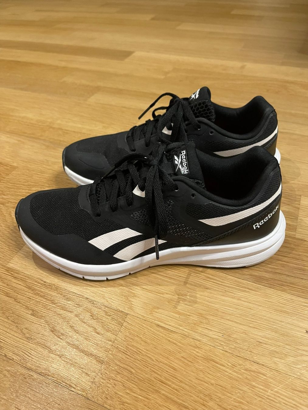 Reebok Scarpe da donna: Reebok Sneaker - Gr. 37.5 - Schwarz/Weiss – Usato da Rheineck venduto da FGeissler 1