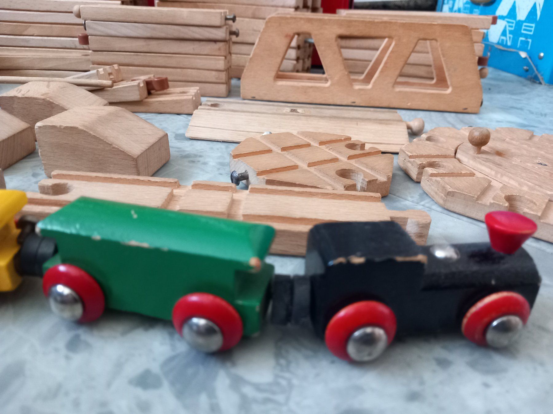 Giocattoli: vielteilige alte Holz-Eisenbahn – Usato da Lindau venduto da san_kg2j 1