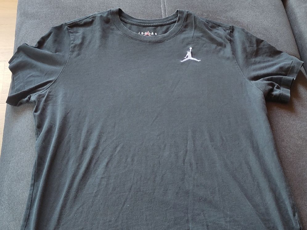 Jordan T-shirt: Jordan Air T-shirt – Usato da Cumbel venduto da anj_b8wj