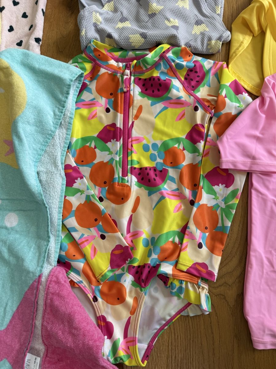 Lotti & Set di vestiti: Badekleiderpaket Grösse 122/128 – Usato da Hünibach venduto da Tamae0 6