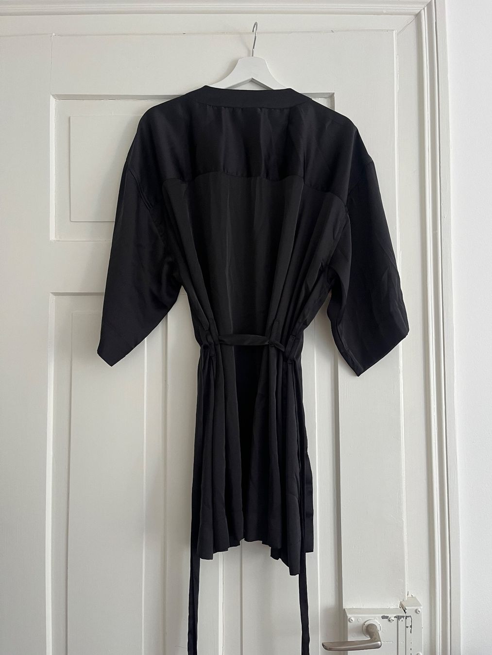Arte internazionale: ASOS Kimono Damen Gr. M Schwarz – Usato da Zürich venduto da bretxo 1