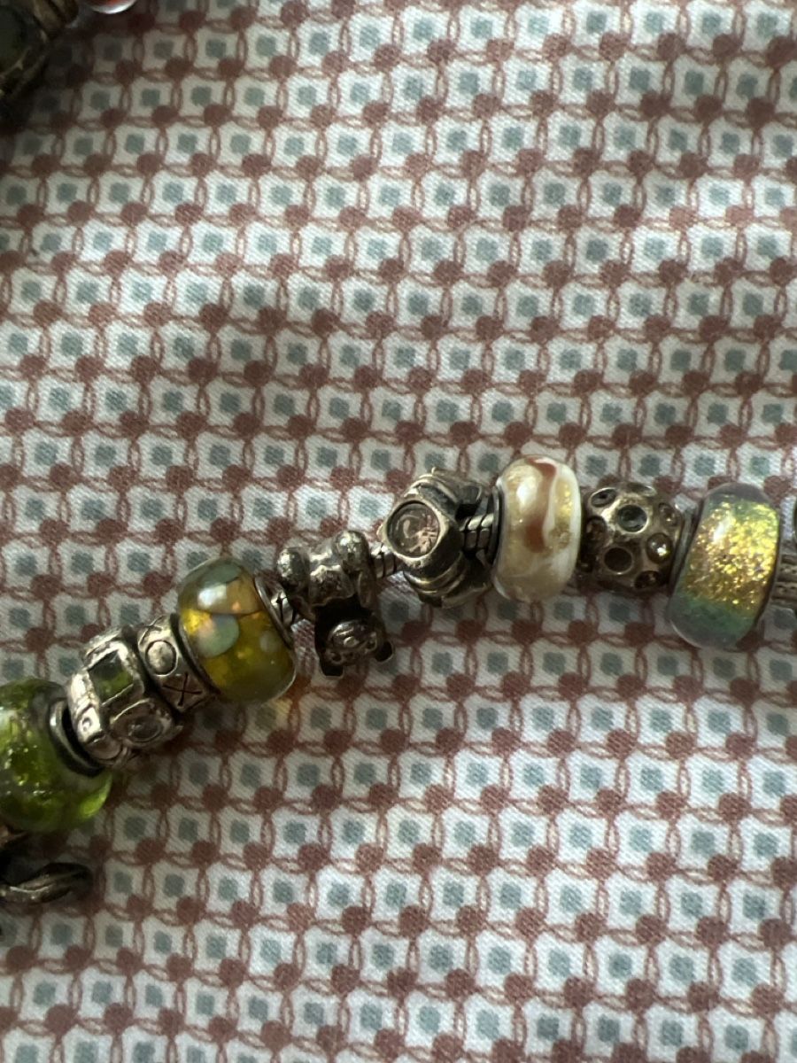 Bracciali & Braccialetti: Bettelarmband mit bunten Glasperlen und Silber teile – Usato da Olten venduto da AtelierSecondhand23 3