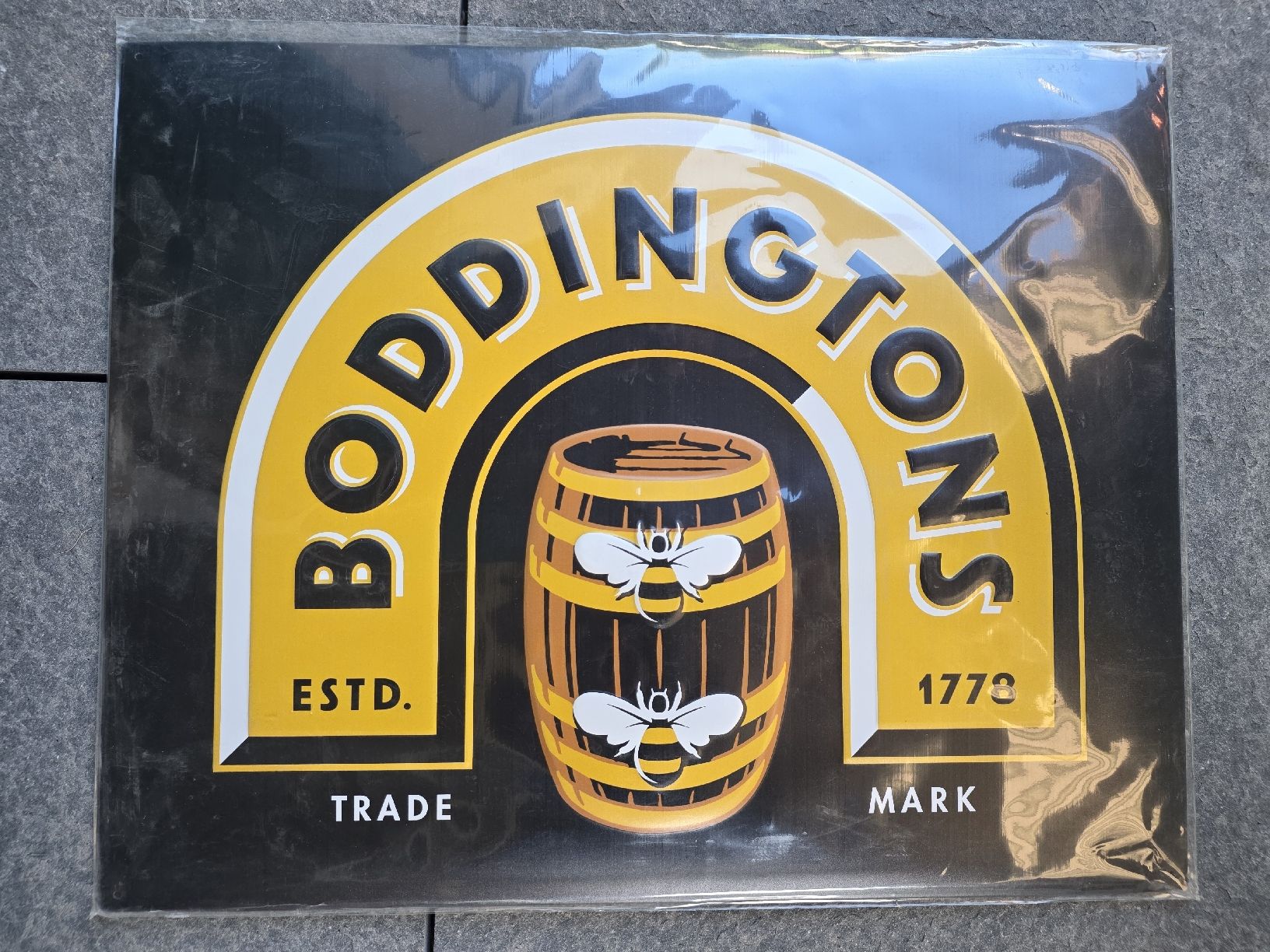 Insegne: Schild Boddingtons Estd. 1779 Bier Blech ca. 50cm  – Nuovo e nell'imballaggio originale da Dorf venduto da Echo_Elements