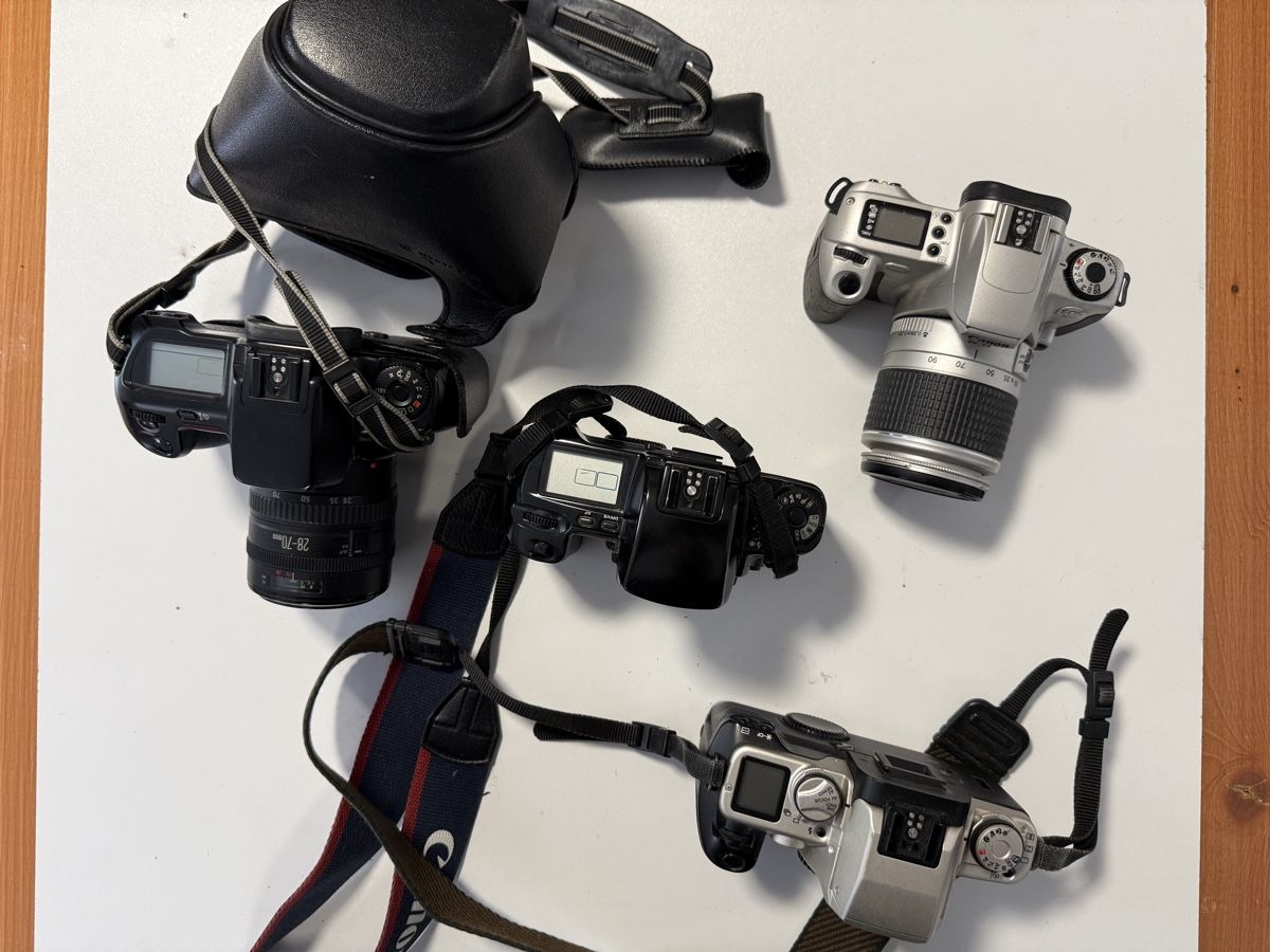 Canon Fotocamera: Le lot comprend 4 boîtiers reflex argentiques et 2 objectifs – Usato da Ardon venduto da Momovs99 1