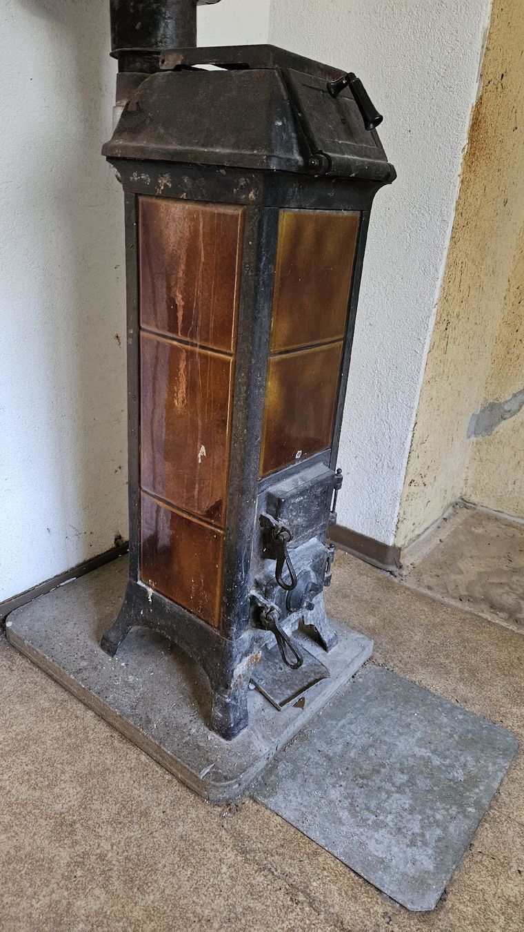 Autres meubles anciens: Holzofen – D'occasion à Luzern par sprudelkoenig 1