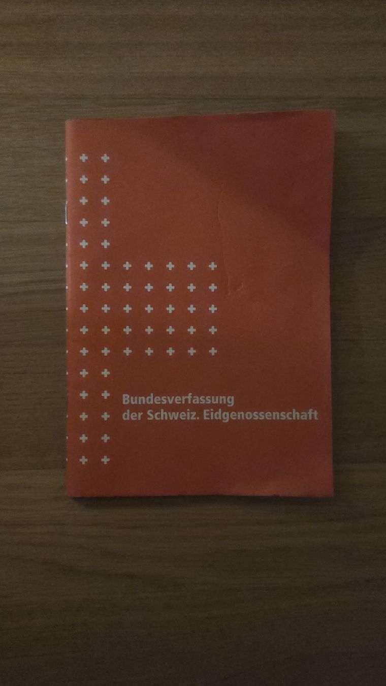 Libri: Bundesverfassung der Schweizerischen Eidgenossenschaft – Usato da Kreuzlingen venduto da MeinKleinesAtelier