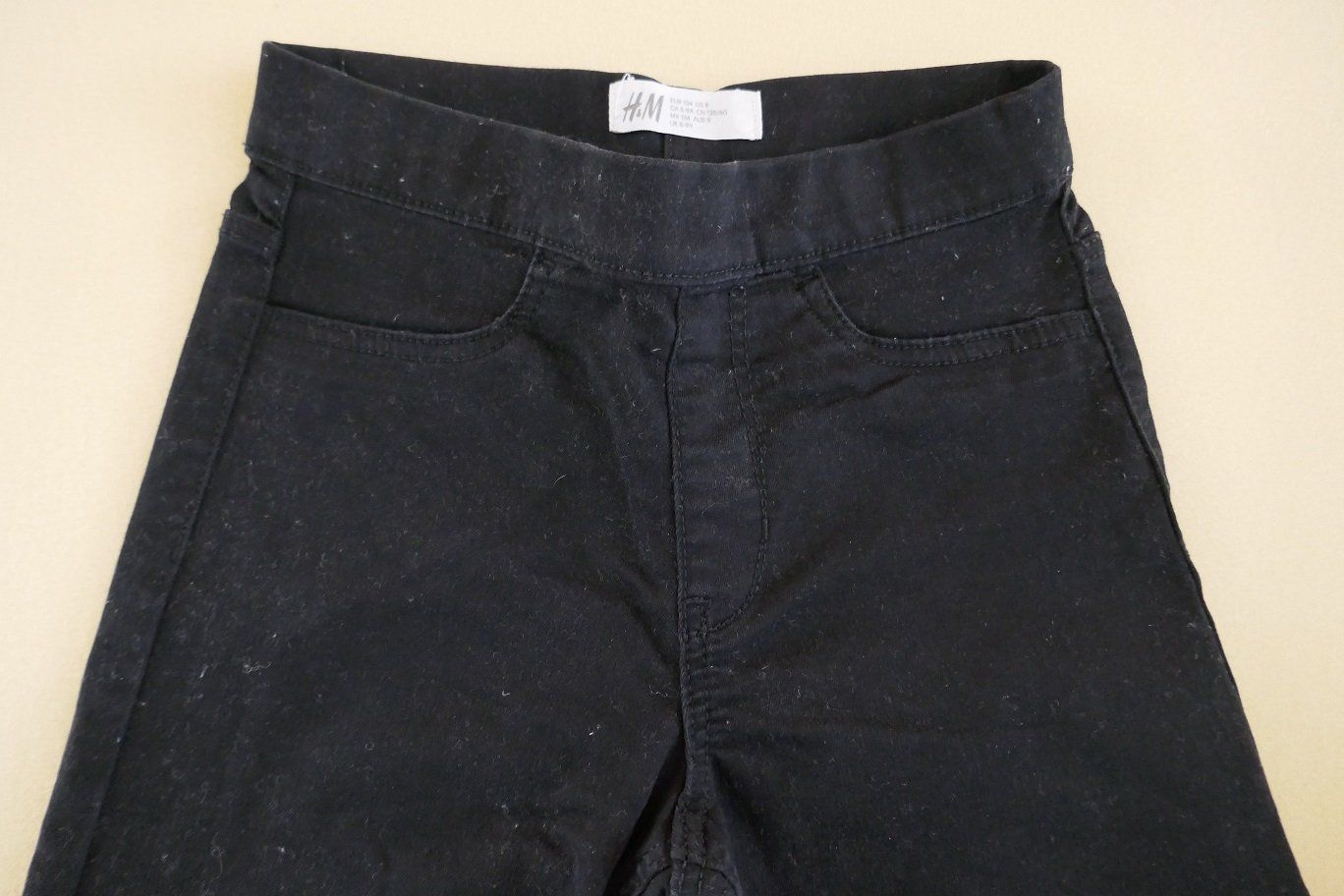 Jeans: Neuwertig: schwarze Jeans, Gr. 134 – Neu (gemäss Beschreibung) aus Horgen von Feli39 1