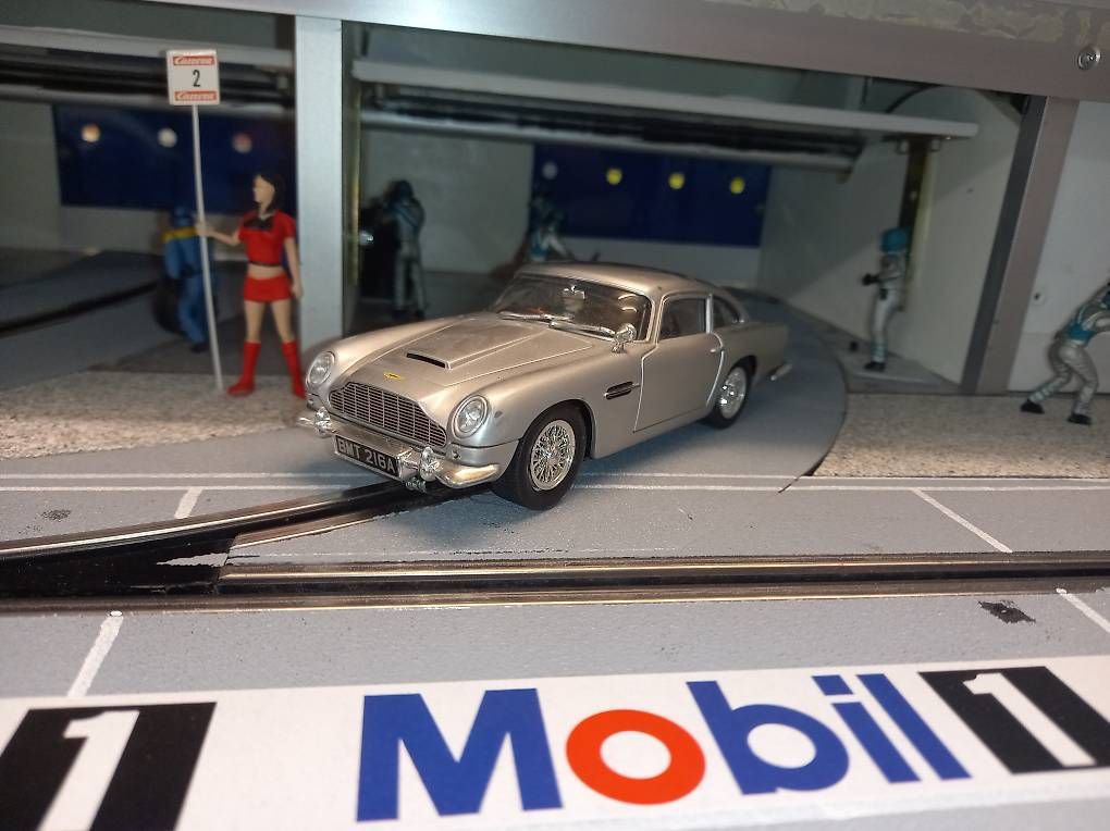 Carrera Piste: Carrera Evolution Aston Martin DB5 James Bond Goldfinger – Nuovo (secondo la descrizione) da Langenthal venduto da noa_9wcy 1