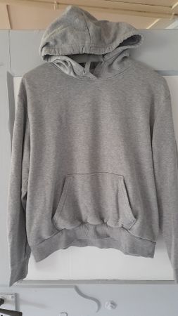 Kapuzenpulli gr. M in grau