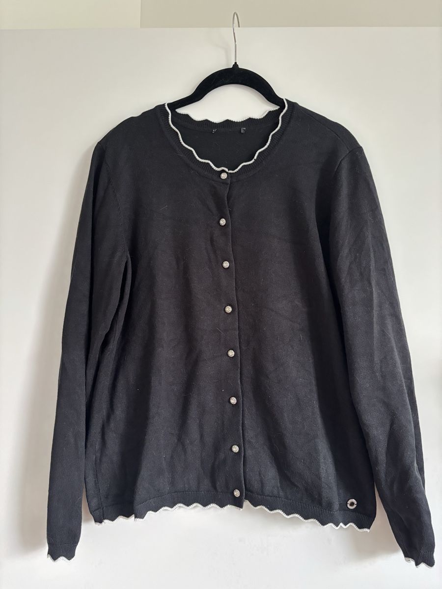 Giacche: Chic Black Cardigan with silver Buttons - Size M – Usato da Zürich venduto da cha_jz8q