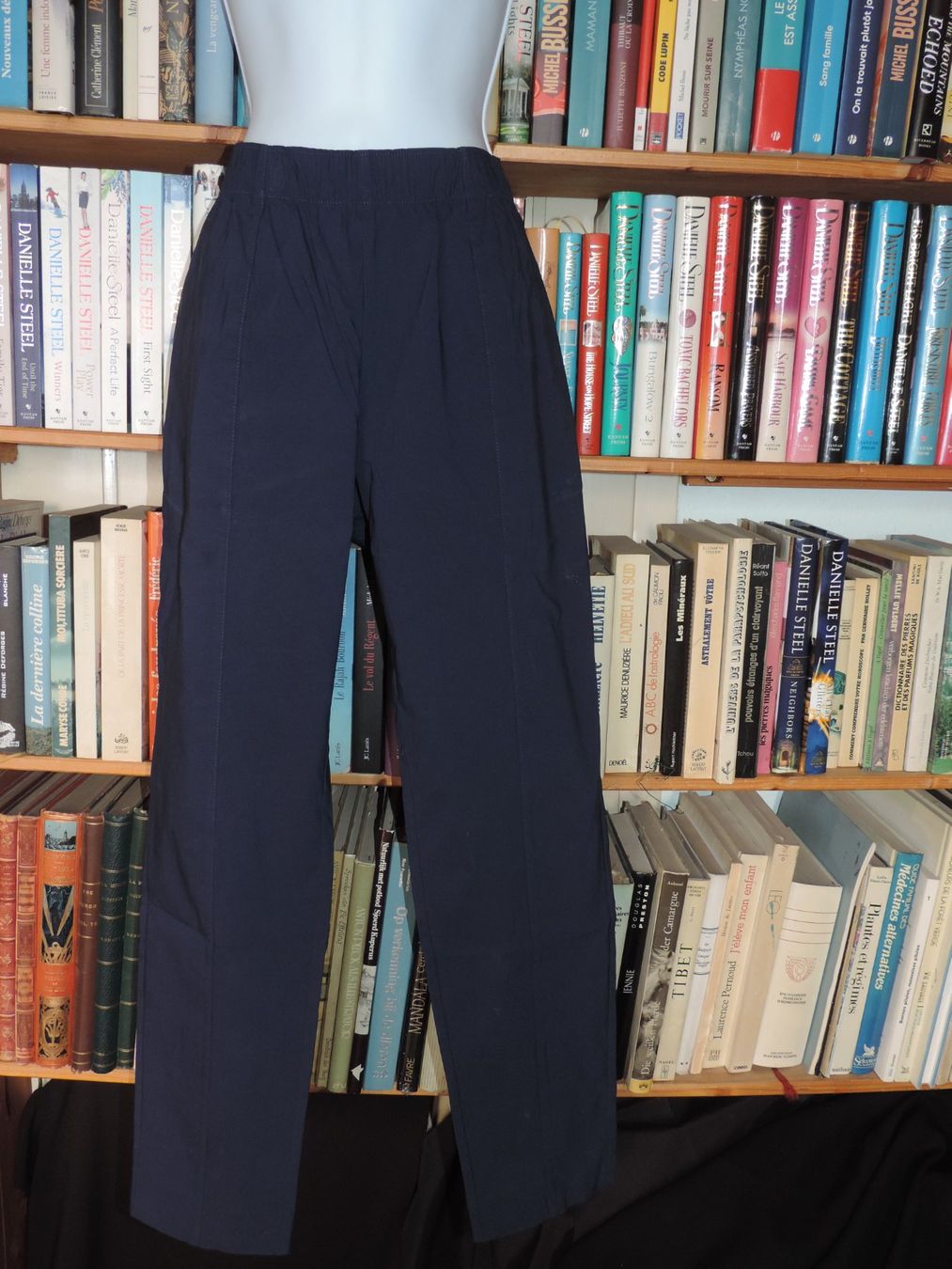 Pantaloni: pantalon stretch bleu marine – Usato da Genève venduto da Axelle333 4