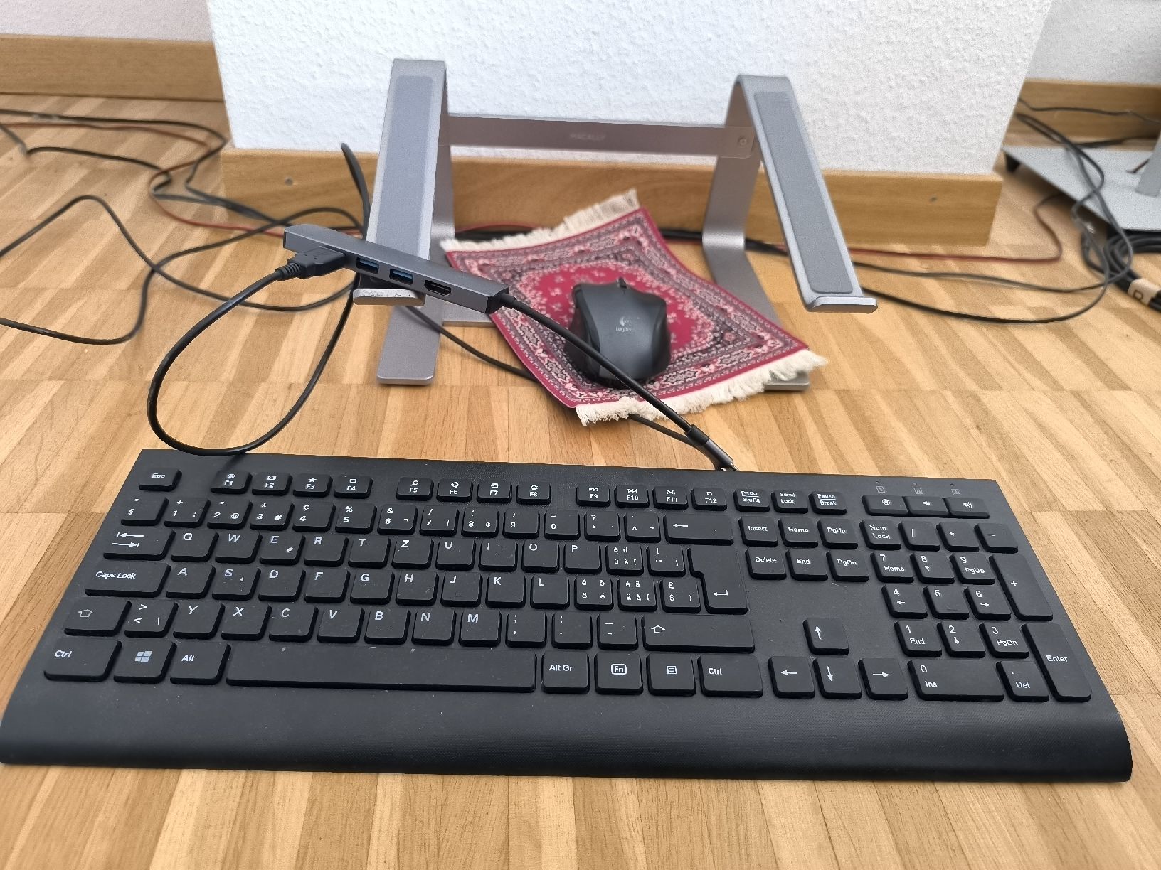 Tastaturen: Keyboard + mouse + docking station + laptop holder – Gebraucht aus Zürich von Hadrien7