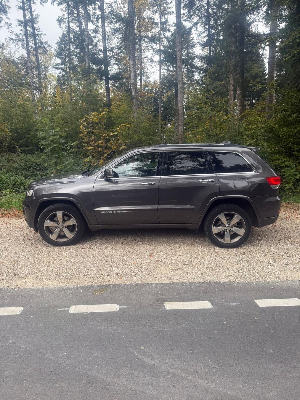 Jeep Automobili: Jeep grand chiroke Overland – Usato da Echallens venduto da spasemarija 2
