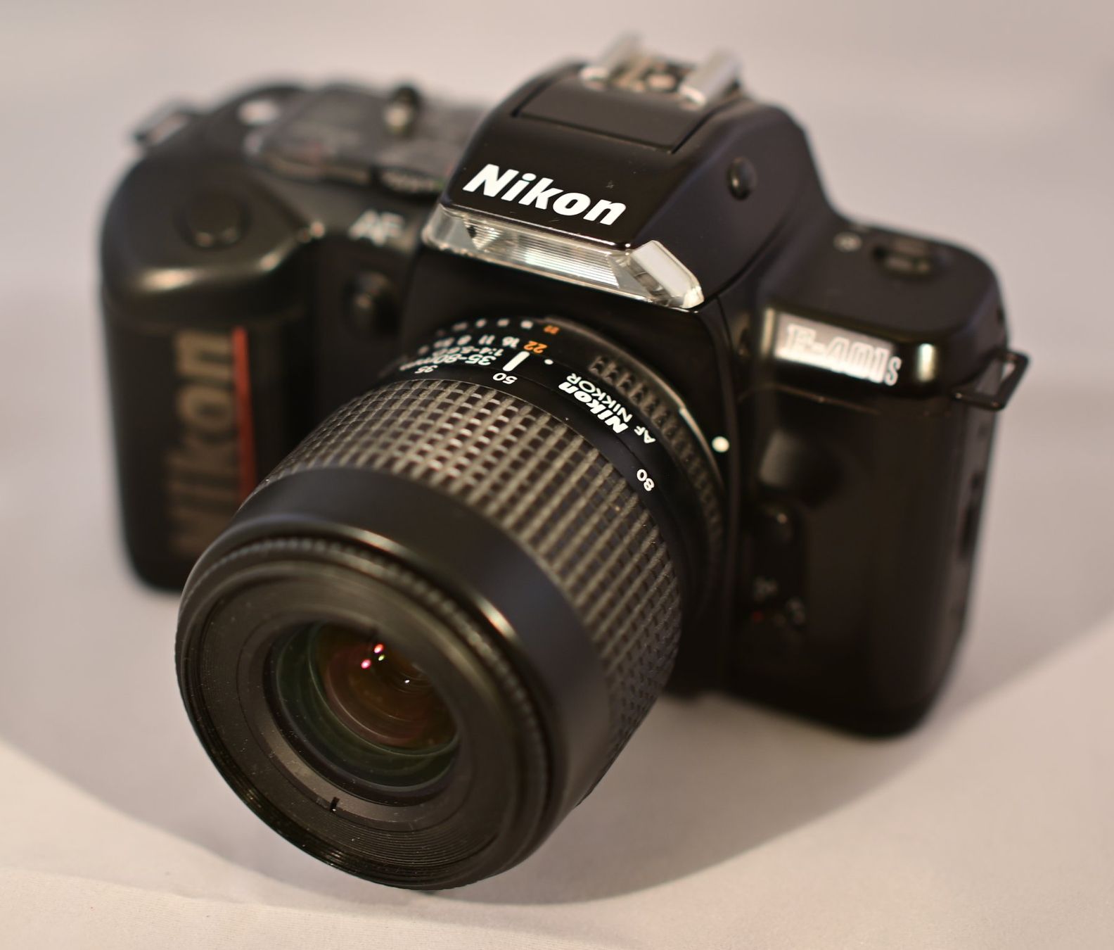 Nikon Kamera: Nikon F-401s mit Objektiv – Gebraucht aus Uster von Stoessda 1