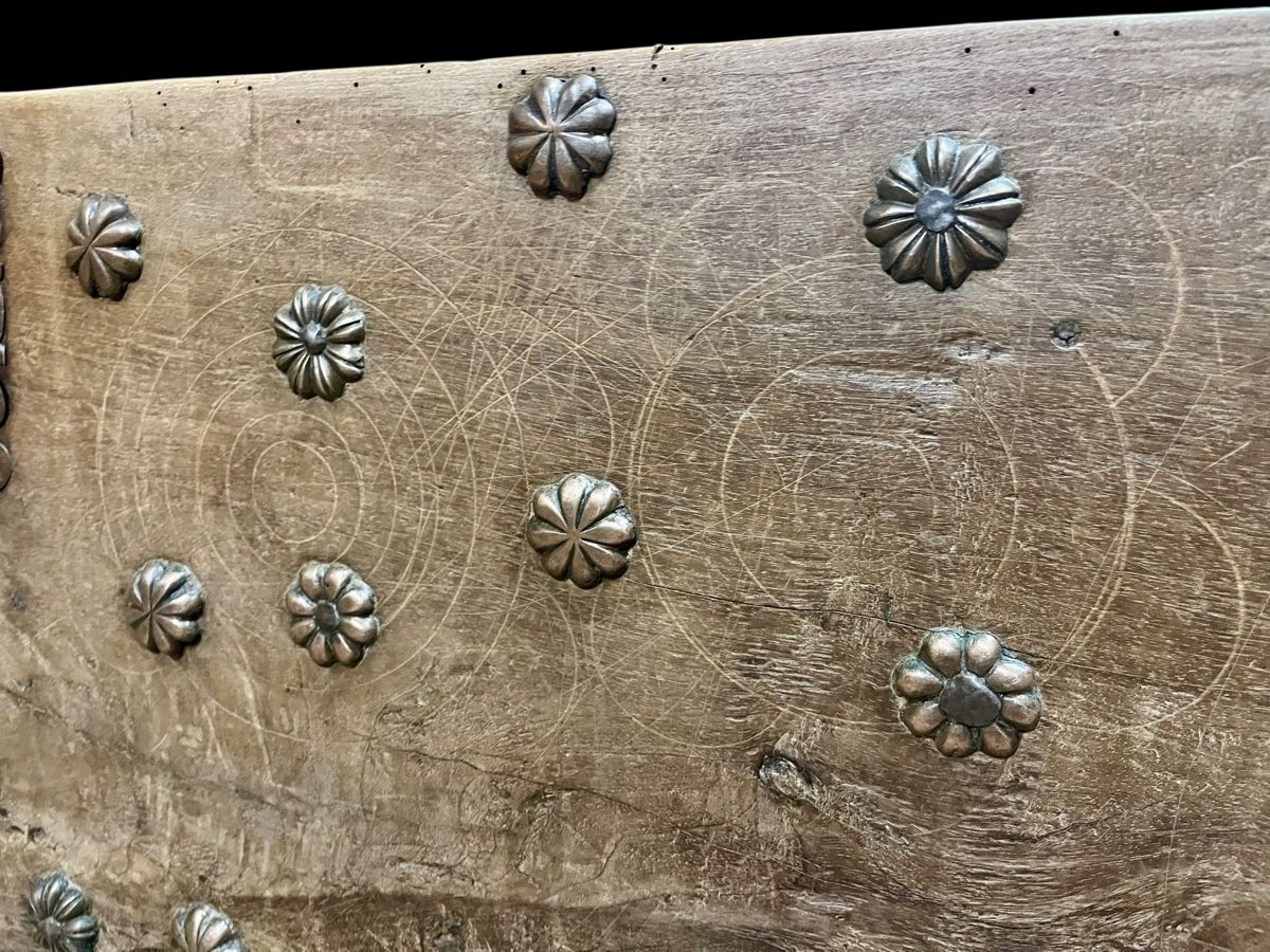 Cassapanche: Uralte Nussbaum-Truhe aus dem Wallis – Usato da Ottikon venduto da san_w99n 1