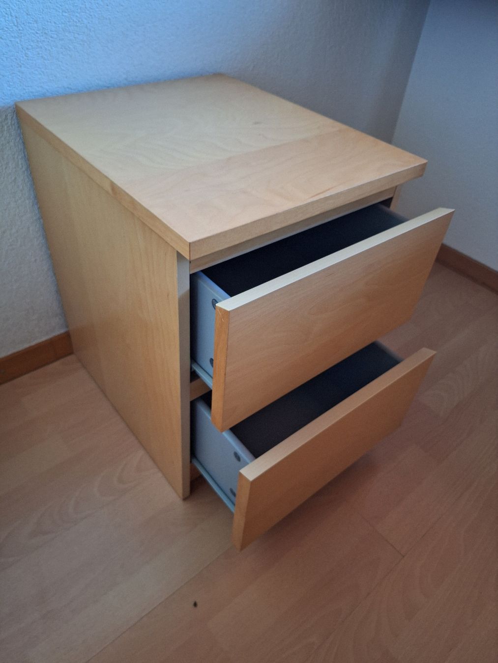 Ikea Comodini: Ikea Malm Nachttisch – Usato da Oberlunkhofen venduto da piu_5f79 2