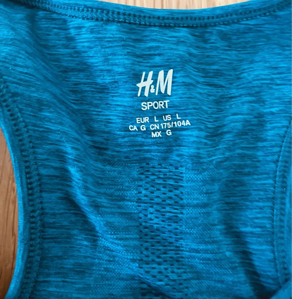 H&M Tops: Fitness Top L mit integriertem Bustier – Neu (gemäss Beschreibung) aus Wittenbach von sambuk 2
