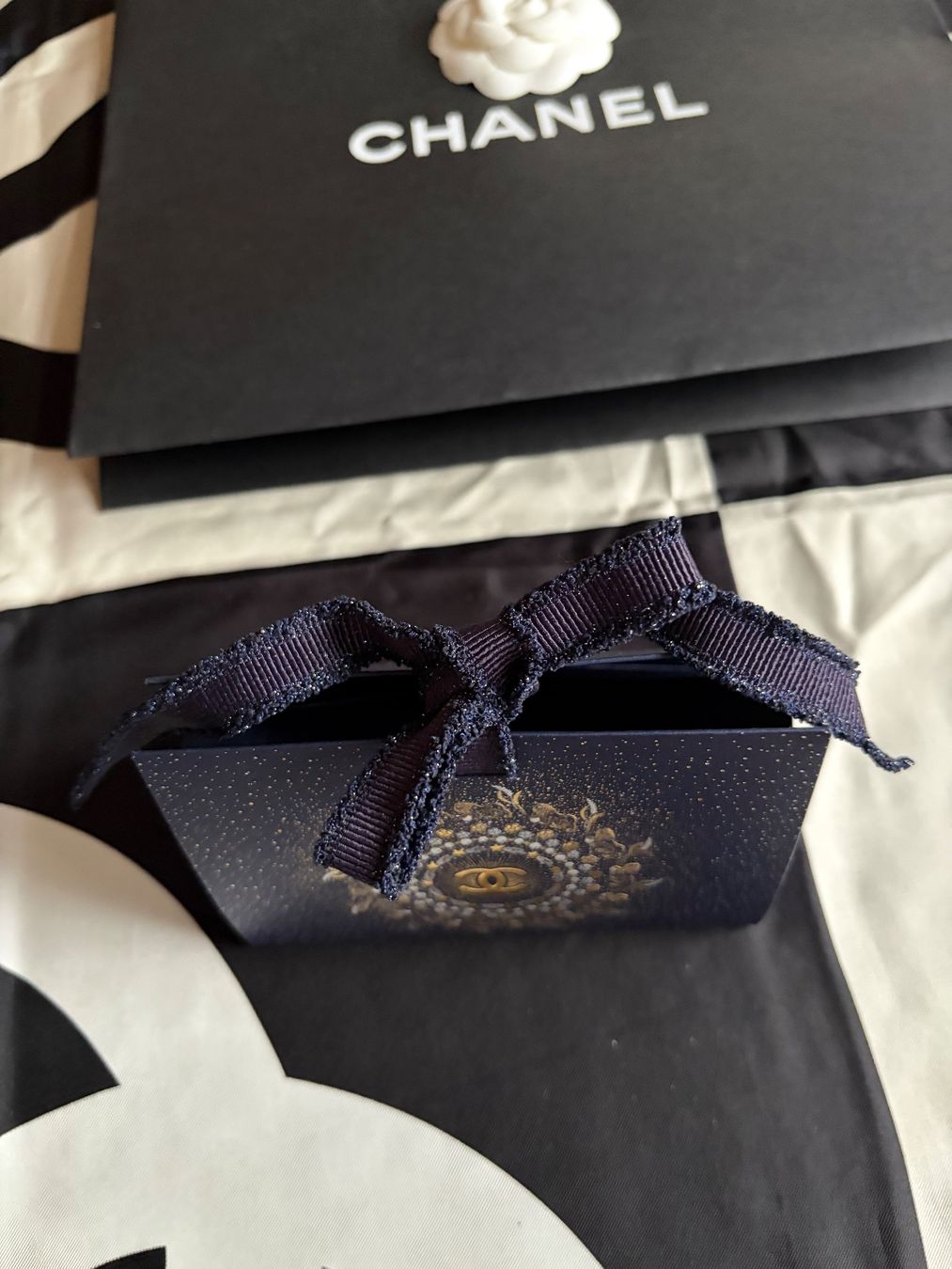 Chanel Altro in Decorazioni & Accessori: CHANEL WINTER CONSTELLATION Dekorative Schachteln – Nuovo e nell'imballaggio originale da Interlaken venduto da Bona55 5