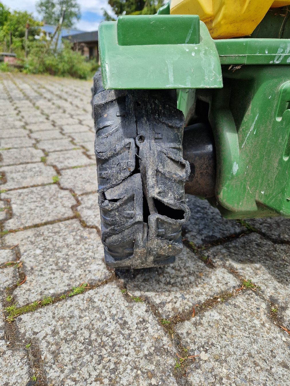 John Deere Veicoli per bambini: Traktor John Deere – Usato da Herzogenbuchsee venduto da SoldOut1291 2