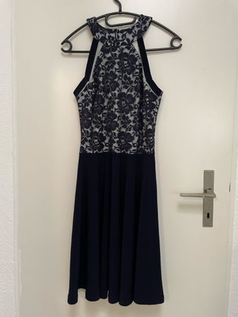 Elegantes, dunkelblaues Kleid mit Spitze, Grösse 36/S