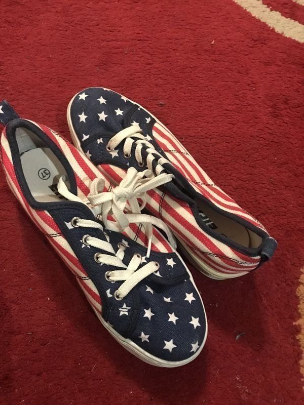 Schuhe für Mädchen: Freizeitschuhe 37 wie Converse Amerika – Gebraucht aus Bergdietikon von antovale