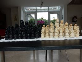 32 Schachspiel-Tierfiguren, Schachbrett, handgefertigt