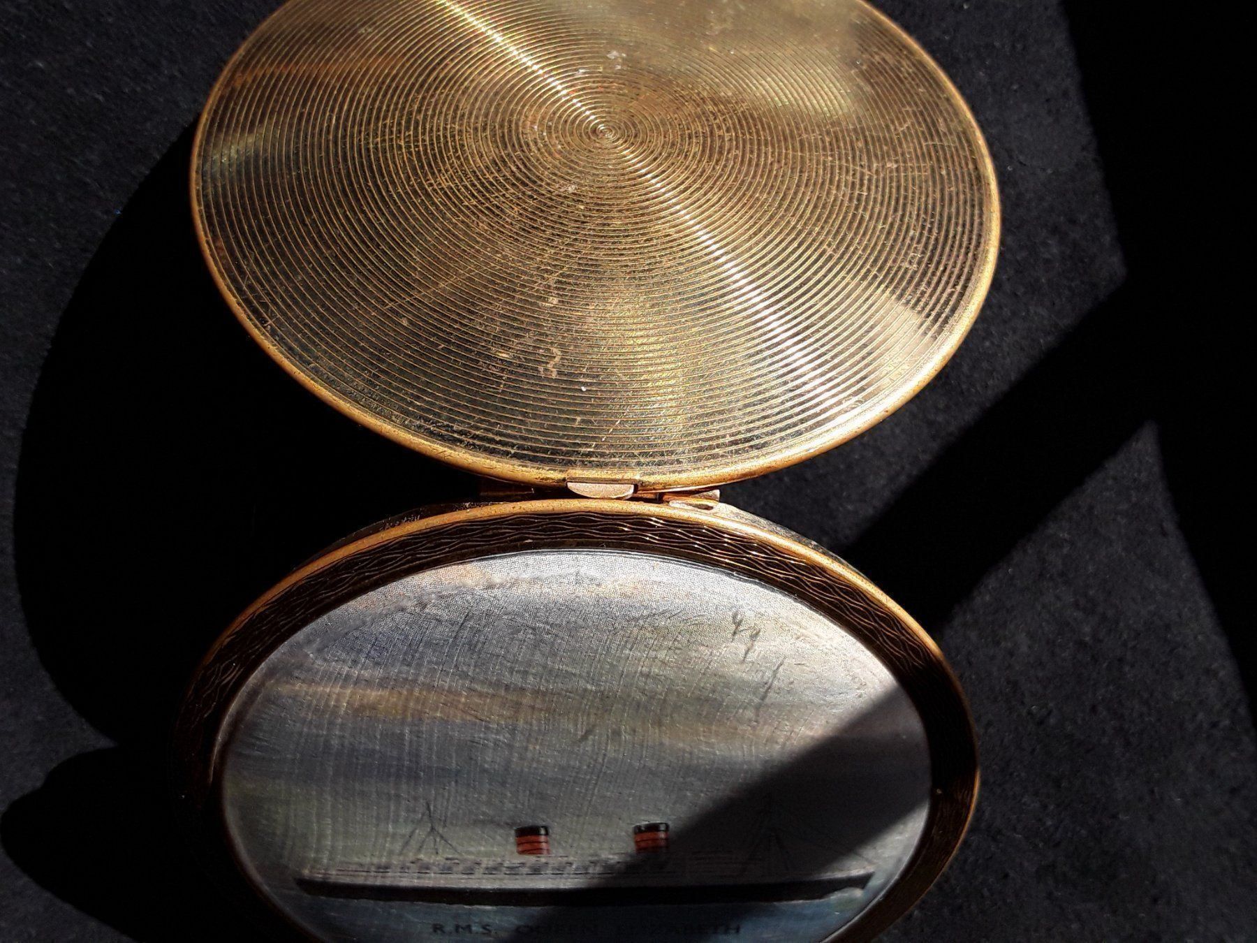 Cura del viso: Original Compact Puderdose RMS Queen Elizabeth ca. 1950 – Usato da Zürich venduto da sanwit 5