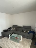 L -  Sofa, der rechte Teil kann ausgefahren werden.