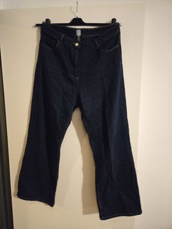 Lässige La Redoute Jeans, Gr. 44, neuwertig, dunkelblau!