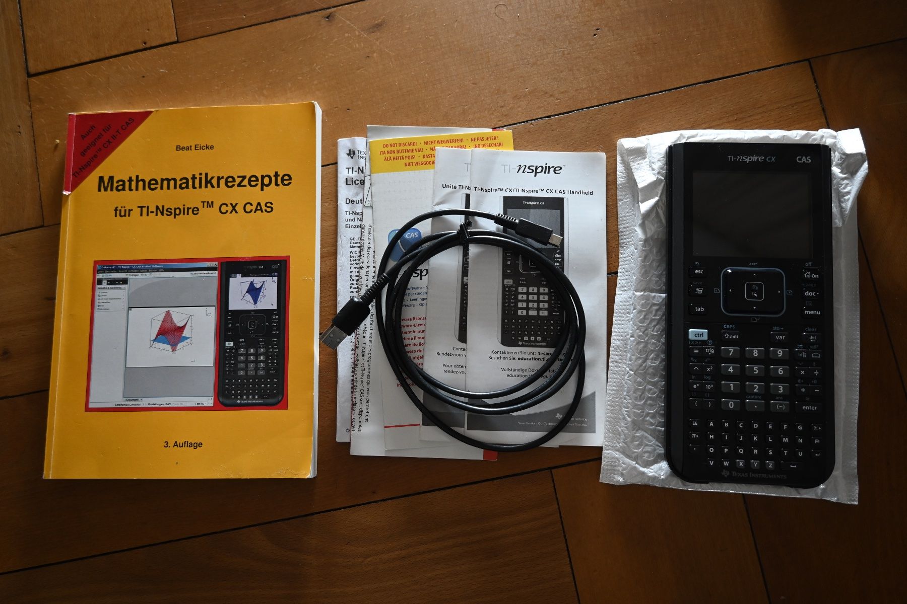 Texas Instruments Calcolatrici tascabili: Texas Instruments TI-Nspire CX CAS inkl. Buch – Usato da Bern venduto da minddiving