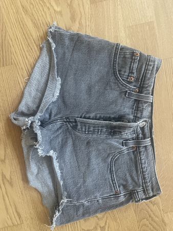Jeans-Shorts Levi's 501 grau Grösse W26 guter Zustand