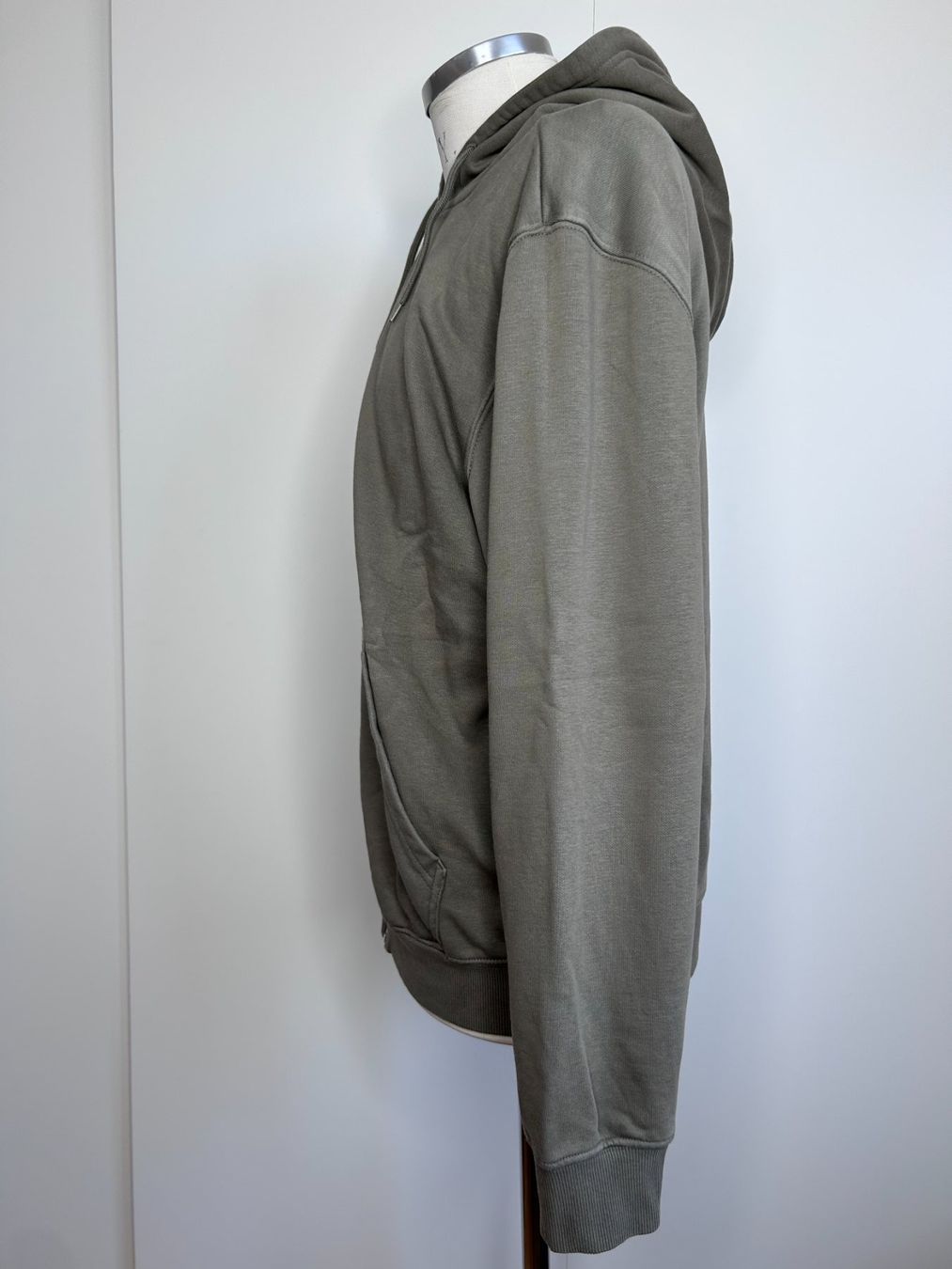 Weekday Pullover & Sweatshirts: Weekday Standard Zip Hoodie – Gebraucht aus St. Gallen von look-twice 1
